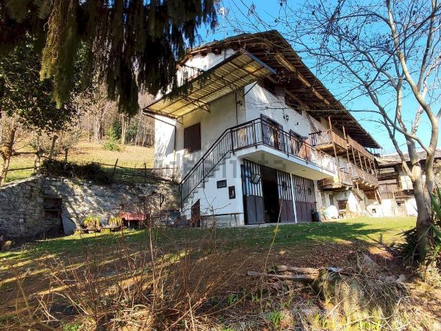Villetta indipendente in vendita di 230 m² in Via Borgata Ostana