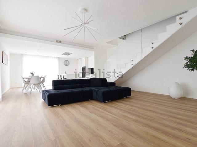 Villetta indipendente in vendita di 230 m² in Via Balla, 48