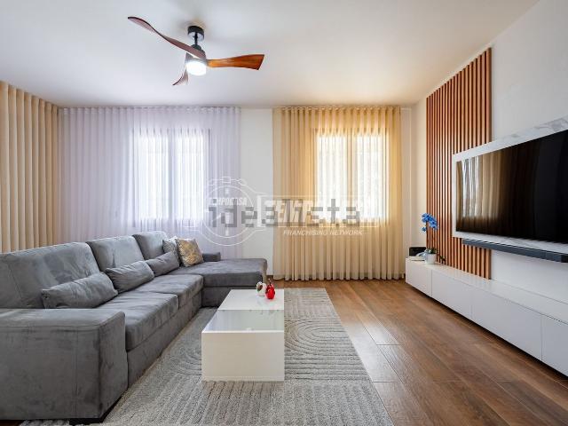 Villetta indipendente in vendita di 230 m² in Via Basiago, 109