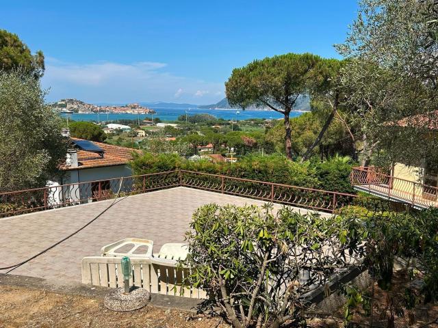 Villetta indipendente in vendita di 230 m² in Via Bucine