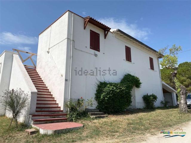 Villetta indipendente in vendita di 230 m² in Via G. Fonzi