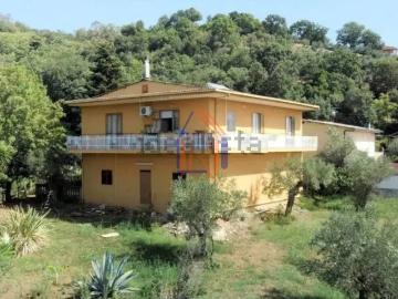 Villetta indipendente in vendita di 230 m² in Via Garcia Lorca, 11