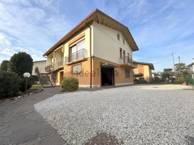 Villetta indipendente in vendita di 230 m² in Via Giuseppe Mazzini