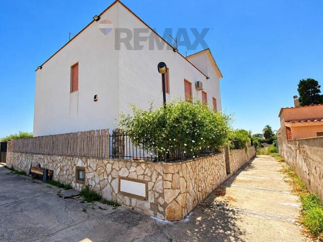 Villetta indipendente in vendita di 230 m² in Via Glauco, 20
