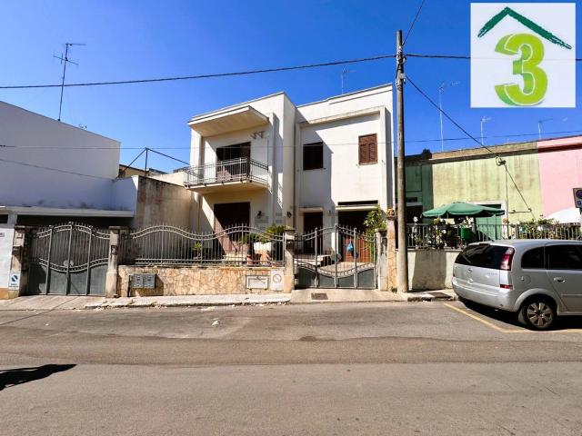 Villetta indipendente in vendita di 230 m² in Via Guglielmo Marconi