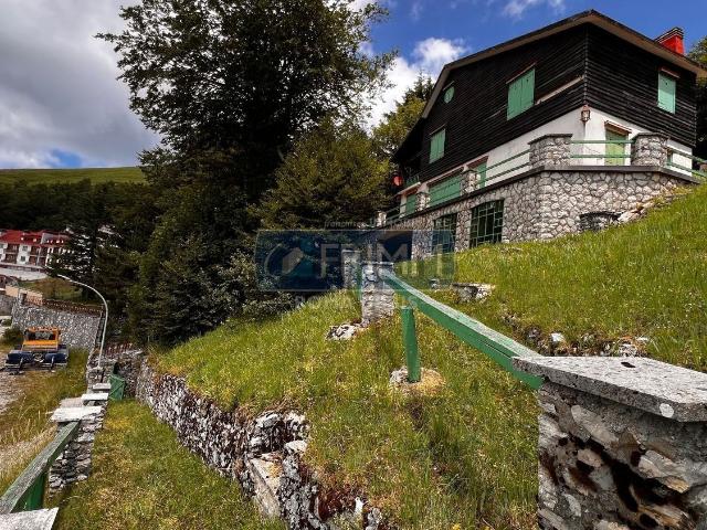 Villetta indipendente in vendita di 230 m² in Via degli Appennini, 102