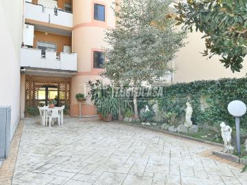 Villetta indipendente in vendita di 230 m² in Via dei Gelsomini
