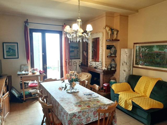Villetta indipendente in vendita di 230 m² in Via del Commercio