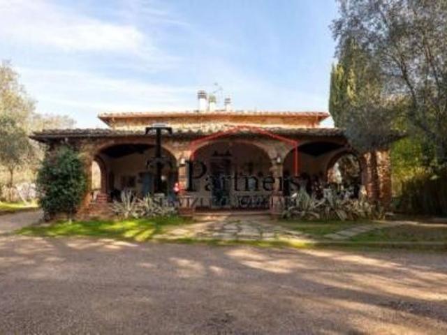 Villetta indipendente in vendita di 230 m² in Via della Montagnola