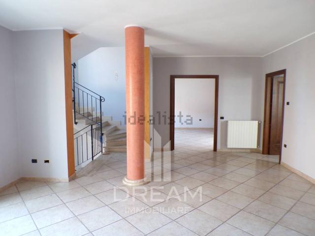 Villetta indipendente in vendita di 230 m² in Via della Pace, 30