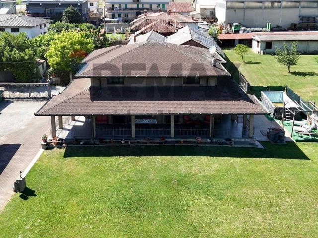 Villetta indipendente in vendita di 230 m² in Via delle Scuole, 21