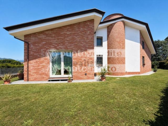 Villetta indipendente in vendita di 230 m² in Via delle Ville Prima, 2478
