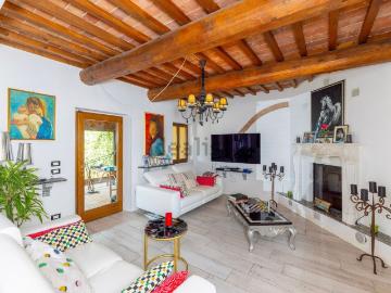 Villetta indipendente in vendita di 230 m² in Via di Roncigliano