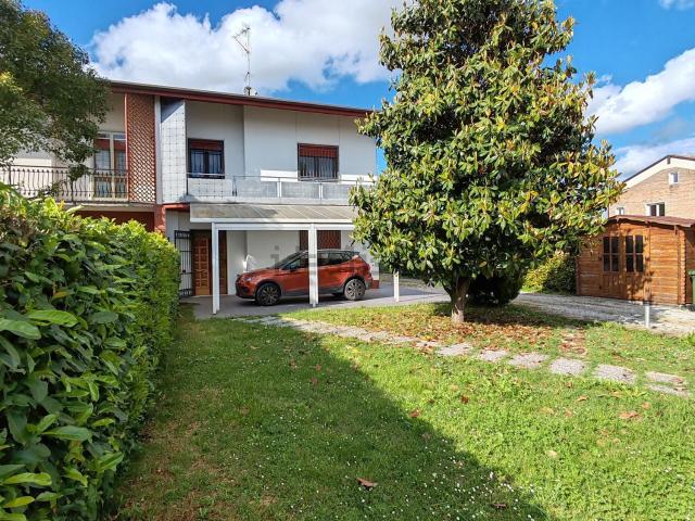 Villetta indipendente in vendita di 230 m² in Via Ex Dogana