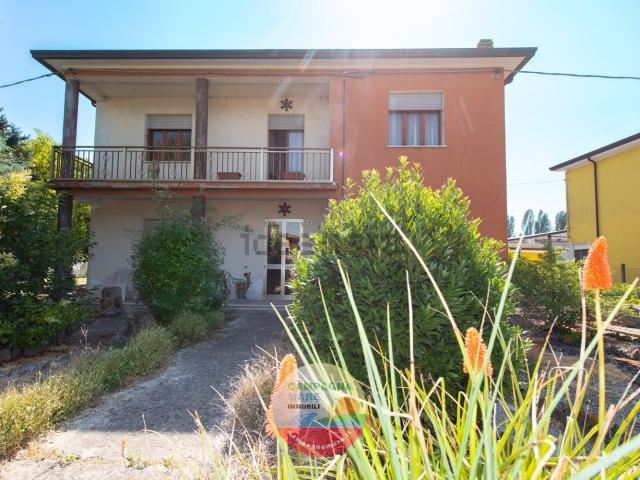Villetta indipendente in vendita di 230 m² in Via II Febbraio, 10