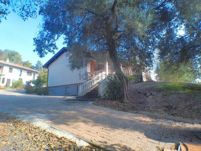 Villetta indipendente in vendita di 230 m² in Via Ombra
