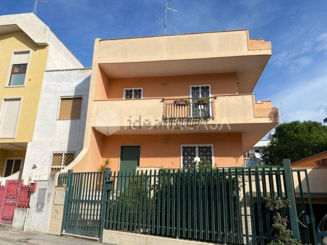 Villetta indipendente in vendita di 230 m² in Via Otranto