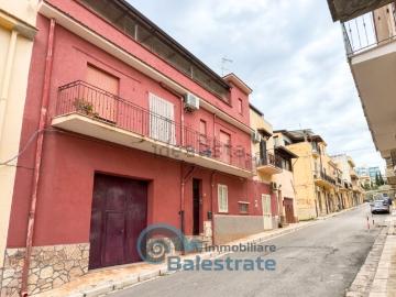 Villetta indipendente in vendita di 230 m² in Via Luigi Capuana