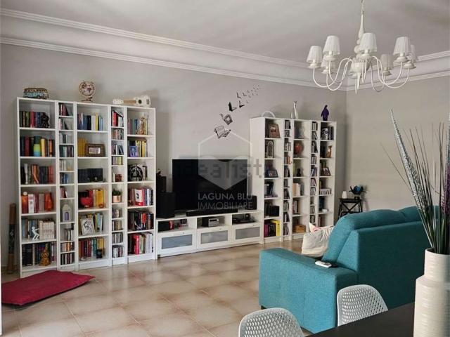Villetta indipendente in vendita di 230 m² in Via Mongiolisi