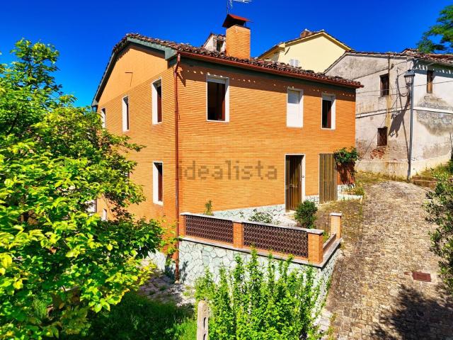 Villetta indipendente in vendita di 230 m² in Via Monti, 2