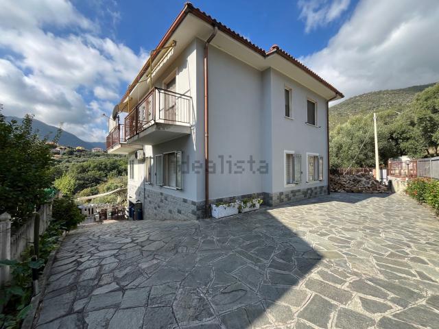 Villetta indipendente in vendita di 230 m² in Via Marici