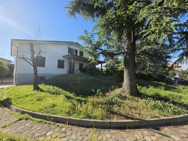 Villetta indipendente in vendita di 230 m² in Via Milano