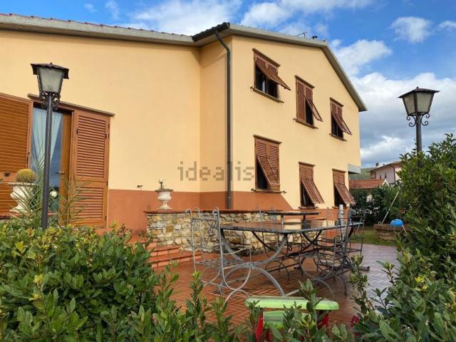 Villetta indipendente in vendita di 230 m² in Via N. Nanetti