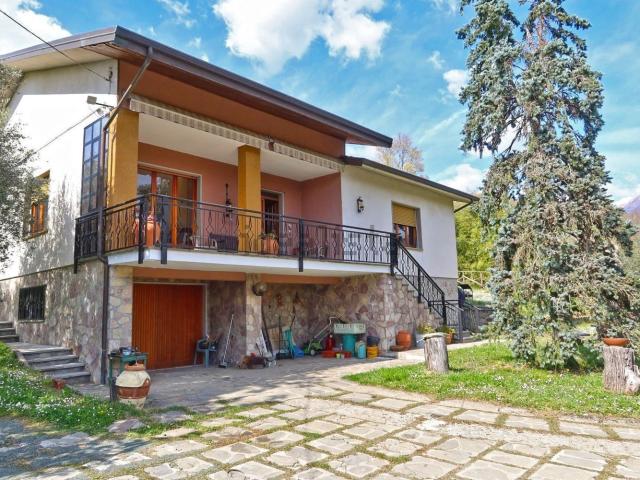 Villetta indipendente in vendita di 230 m² in Via Nezzana, 12