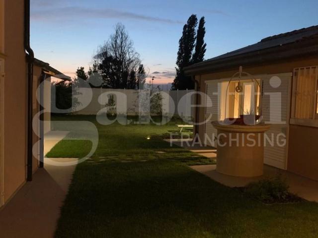 Villetta indipendente in vendita di 230 m² in Via Sauro Babini