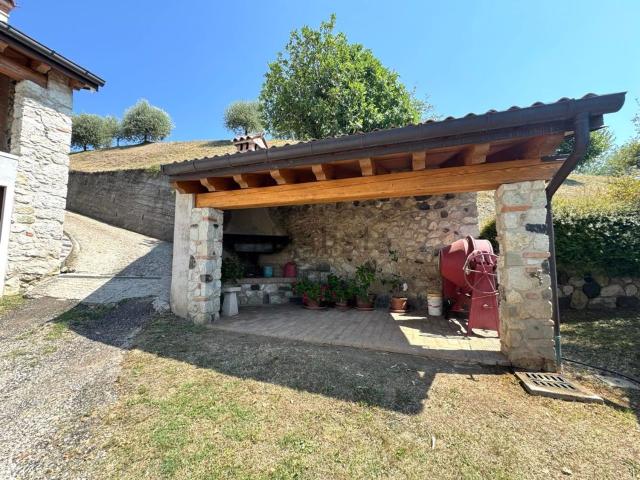 Villetta indipendente in vendita di 230 m² in Via Salbeghi, 25