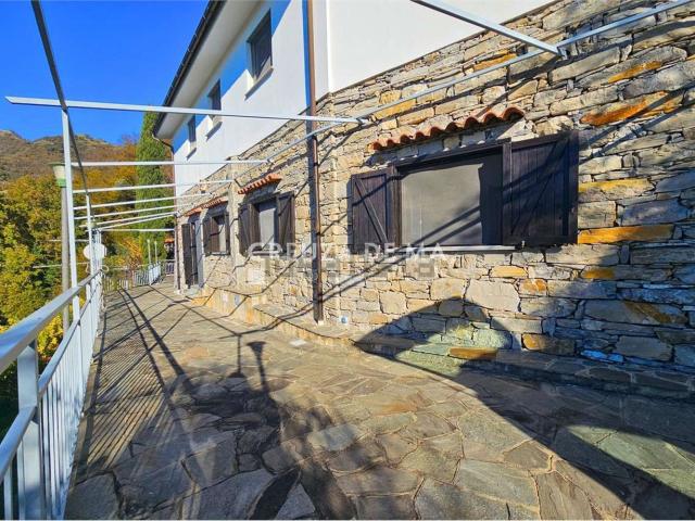 Villetta indipendente in vendita di 230 m² in Via San Maurizio di Monti, 129