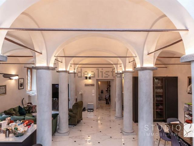 Case e ville in vendita di 230 m² in Via San Felice e Piteccio