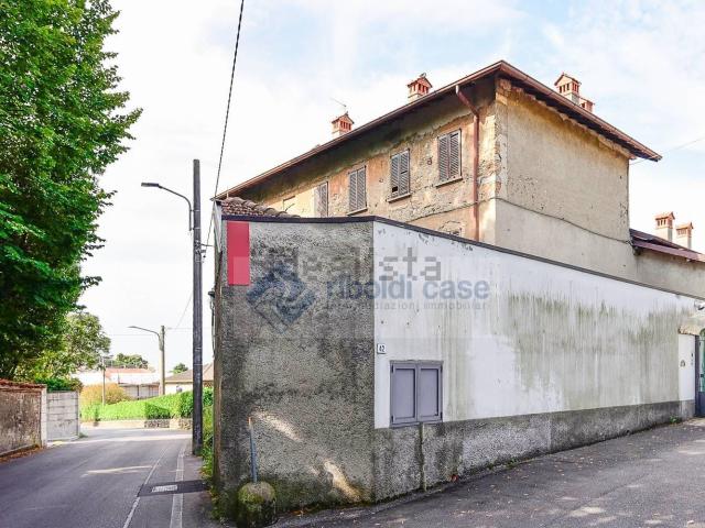 Villetta indipendente in vendita di 230 m² in Via Sant&apos Ambrogio