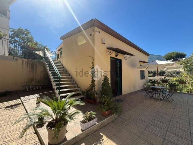 Villetta indipendente in vendita di 230 m² in Via Starza, 133