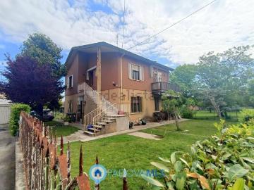 Villetta indipendente in vendita di 230 m² in Via Faliero Ordelaffo