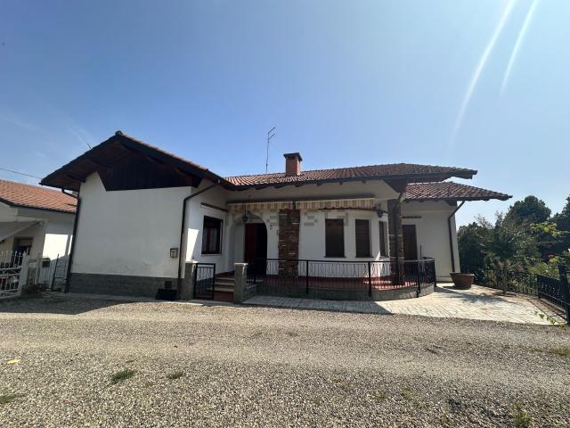 Villetta indipendente in vendita di 230 m² in Via Paolo Bocca