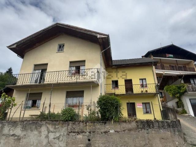 Villetta indipendente in vendita di 230 m² in Via Pezzè, 42