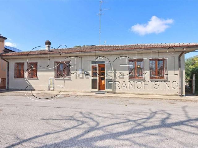 Villetta indipendente in vendita di 230 m² in Via Piero Gobetti