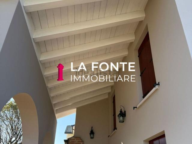 Villetta indipendente in vendita di 230 m² in Via Pionche
