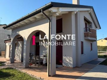 Villetta indipendente in vendita di 230 m² in Via Pionche