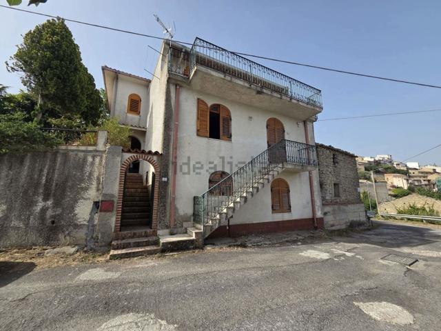 Villetta indipendente in vendita di 230 m² in Via Rotella, 4