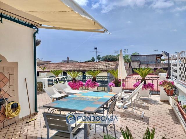 Villetta indipendente in vendita di 230 m² in Via Roma