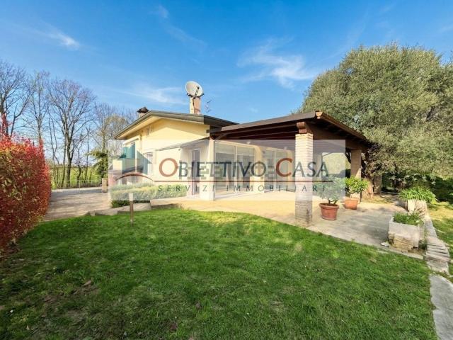 Villetta indipendente in vendita di 230 m² in Via Roma