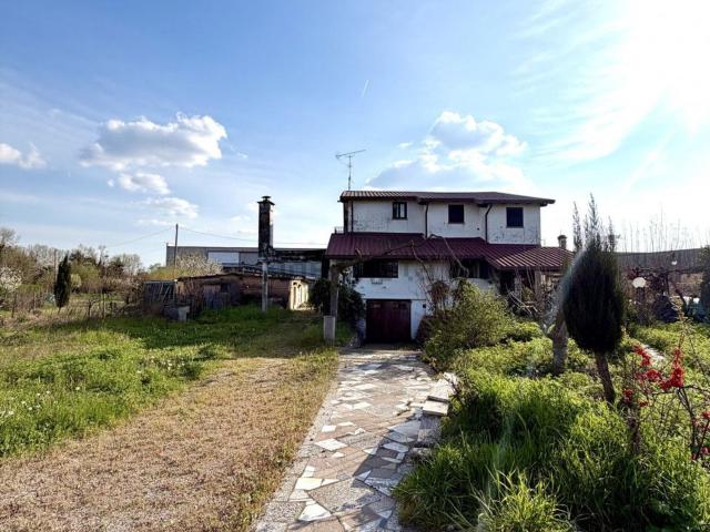 Villetta indipendente in vendita di 230 m² in Via Roma