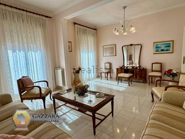 Villetta indipendente in vendita di 230 m² in Via Regina Elena, 50