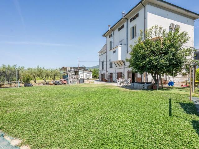 Villetta indipendente in vendita di 230 m² in Via Tosco Romagnola Est, 9