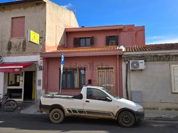 Villetta indipendente in vendita di 230 m² in Via Tharros, 99