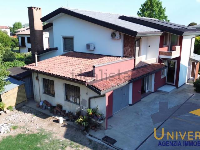 Villetta indipendente in vendita di 230 m² in Via Tiso da Camposampiero