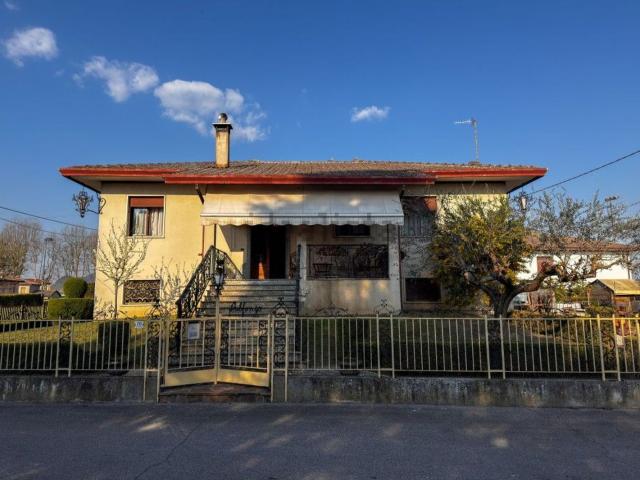 Villetta indipendente in vendita di 230 m² in Via V. Carraro