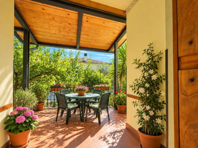 Villetta indipendente in vendita di 230 m² in Via Valenza